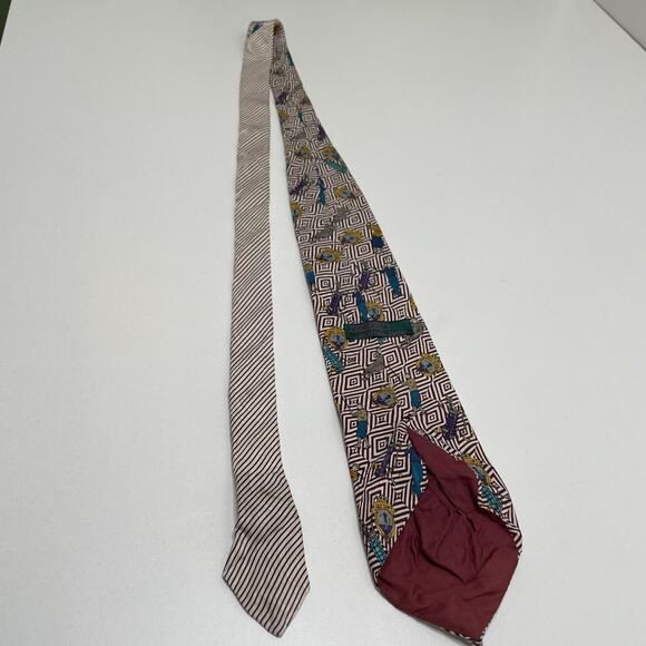 Accents Isaac Zelcer 100% Silk Necktie Tie Golfer Golf Balls Clubs Bags Novelty - Picture 6 of 8